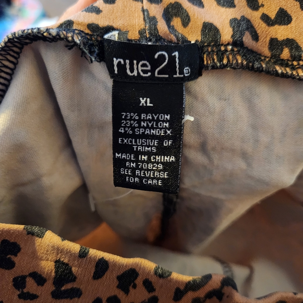 NWOT Cheetah Print Rue 21 Bootcut Pants Size XL - Picture 3 of 3